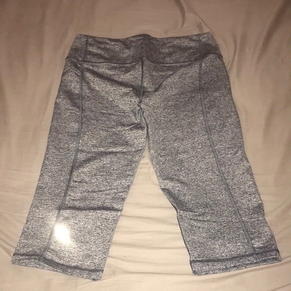 Victoria’s Secret (VSX) cropped leggings - Picture 2 of 4